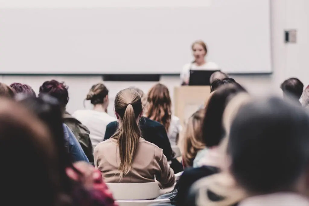 womangivingpresentationonbusinessconferenceevent