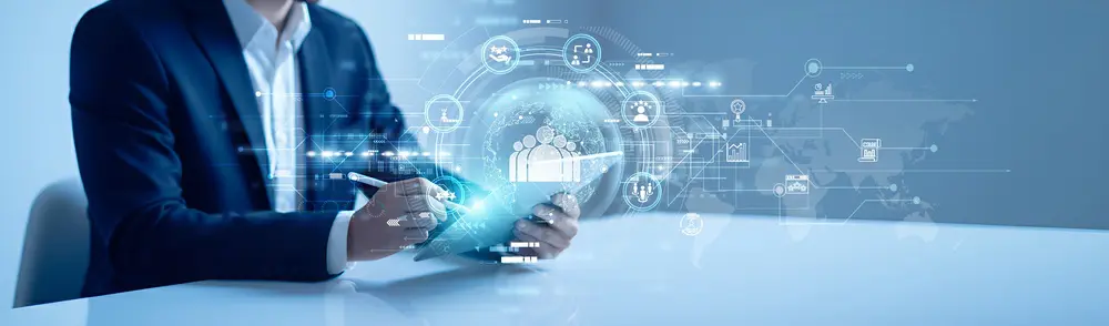 customerrelationshipmanagementconcept-industrypersonusingtabletandanalysis