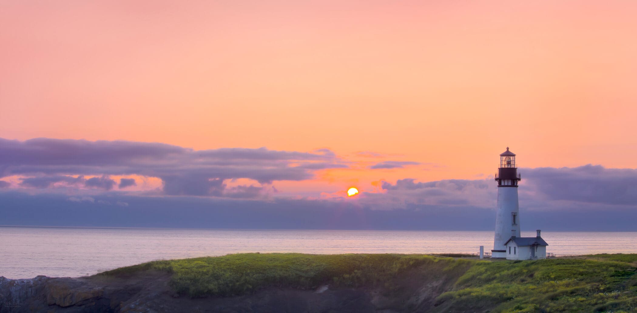 abeautifulsunsetformsasthesunsetbelowthe